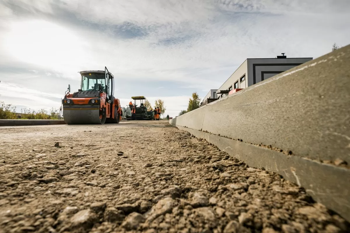 Naujakurių bendruomeniškumas spartina žvyrkelių asfaltavimą