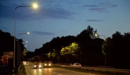 Nušvito Savanorių prospektas sostinėje – įrengtas naujas modernus LED apšvietimas