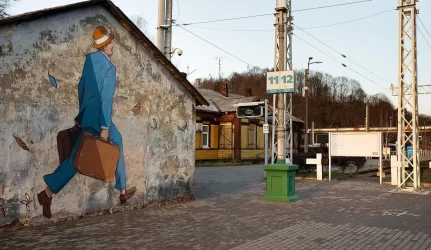 Gatvės menininkas įamžino „paskutinį keleivį“ Kauno geležinkelio stotyje