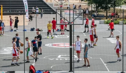 Aktyviam vasaros laisvalaikiui: vilniečius sportuoti kviečia atnaujintas Baltojo tilto aikštynas