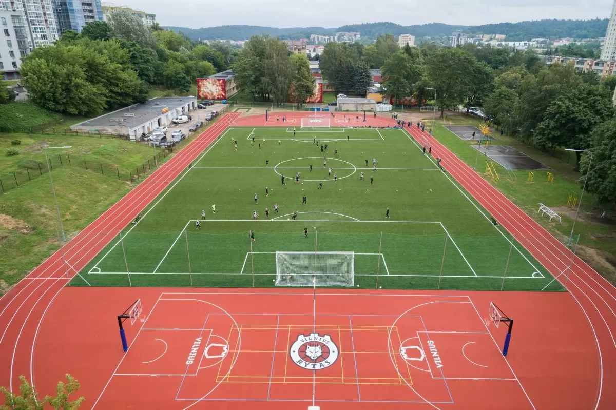Atgimė J. Lelevelio gimnazijos stadionas – jau 3-iasis sostinėje šią vasarą