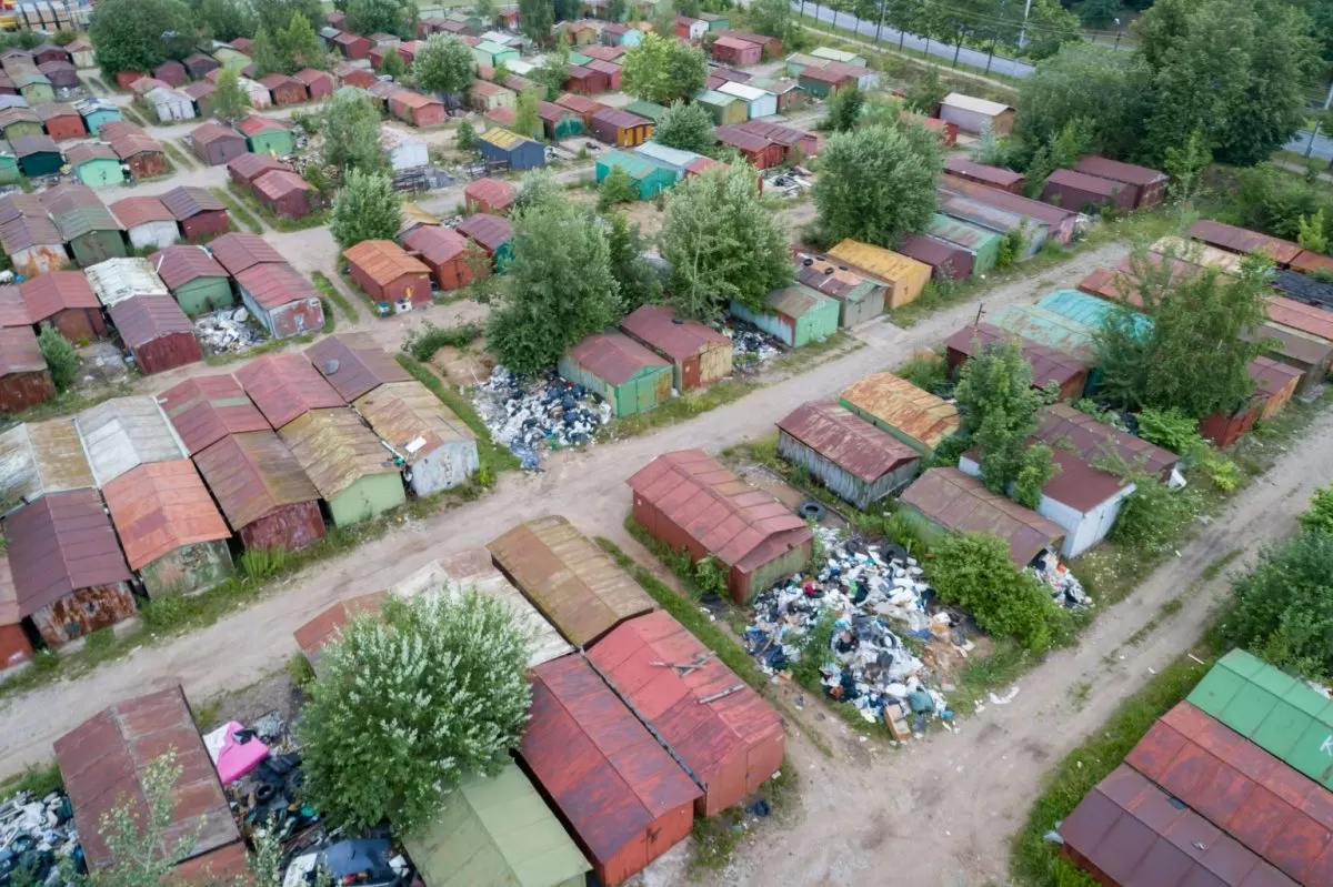 Metalinių garažų savininkams Vilniaus savivaldybė padės sutvarkyti atliekas