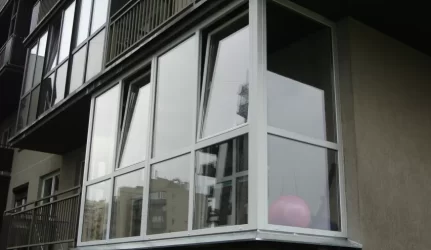 Balkono įstiklinimas daugiabučiame name
