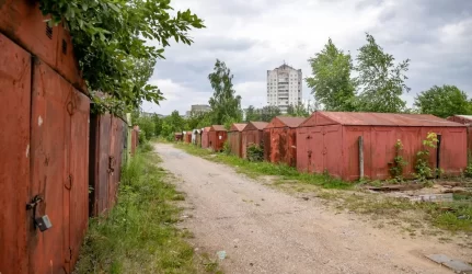 Vilniaus miesto savivaldybė pradėjo teisminį procesą dėl metalinių garažų