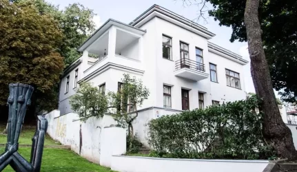 Prasideda Kauno menininkų namų fasado remonto darbai