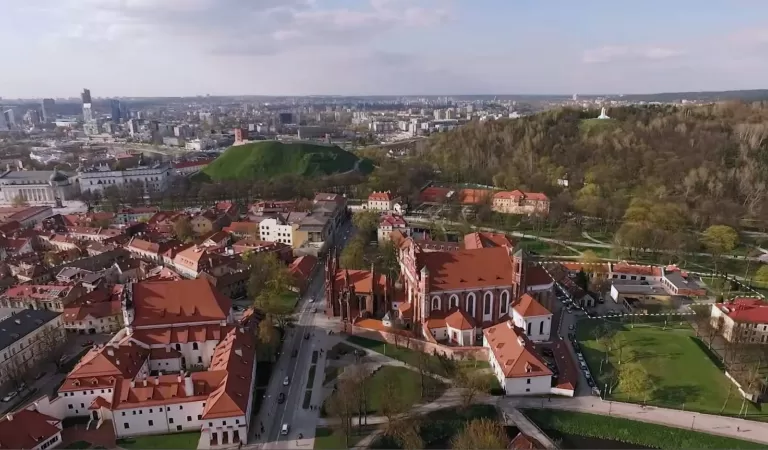 Efektyvindami veiklą, „Vilniaus vandenys“ parduoda dalį nenaudojamų Bernardinų sode veikiančios Sereikiškių vandenvietės statinių