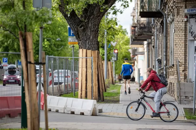 Naujamiestyje – 2 kilometrai naujų dviračių takų, atnaujinami pėsčiųjų takai