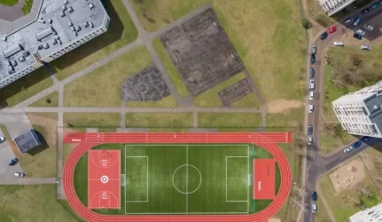 Užbaigti darbai keturių sostinės mokyklų stadionuose