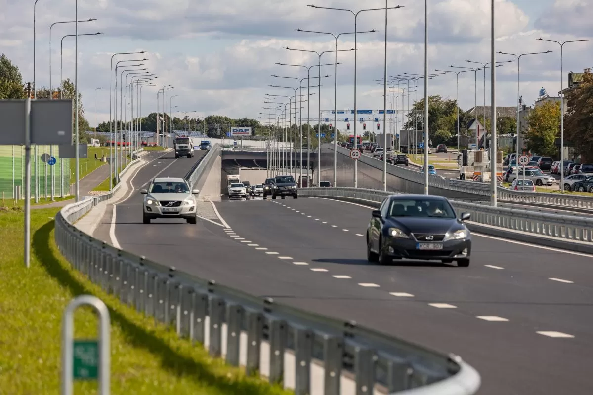 Viadukas sostinės Dariaus ir Girėno g. tapo draugiškesnis pėstiesiems