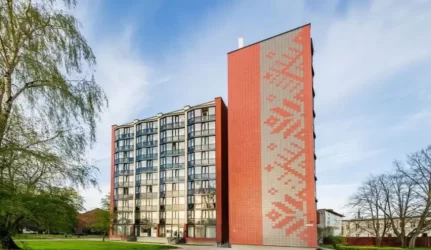 Vietoj tipinio sovietinio devynaukščio – renovuotas namas su senamiesčio dvasia