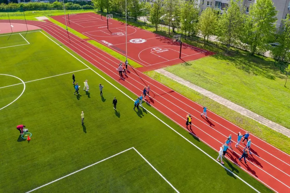 Vilniaus savivaldybė pasirašė sutartis dėl 10 sporto aikštynų atnaujinimo ir pradeda darbus