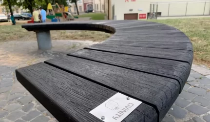 Verslo dovana Vilniui – K. Sirvydo skvero suoliukų atnaujinimas