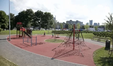 Atnaujintas laisvės kovotojo Juozo Lukšos-Daumanto vardo skveras Žirmūnuose