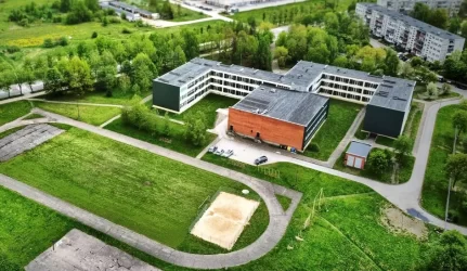 Jau startuoja „Saulėtekio” gimnazijos laimėtas sporto aikštyno atnaujinimo projektas