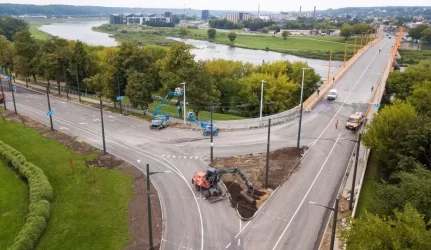 Kaunas rugsėjį pasitinka pabaigtuvių nuotaikomis: atnaujinamas eismas Pilies žiedu, P. Vileišio tiltu ir P. Kalpoko gatve
