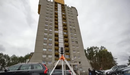 Nukritęs balkonas gyventojų dėl renovacijos neįtikino: savivaldybė ragina darkart apsvarstyti sprendimą