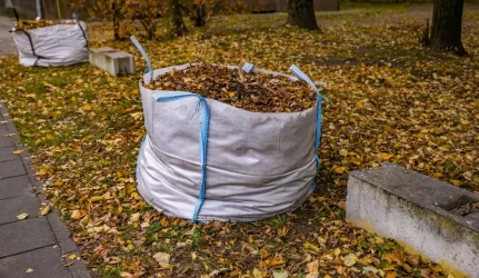 Vilniaus daugiabučių kiemuose – per 2,7 tūkst. didmaišių žaliosioms atliekoms