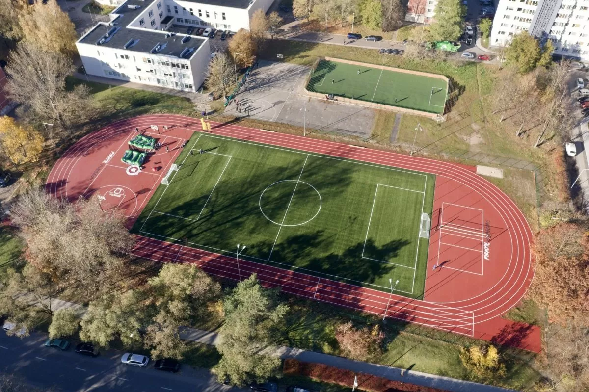 Vilnius atveria jau 18 modernizuotą stadioną – šįkart atsinaujino Karoliniškės