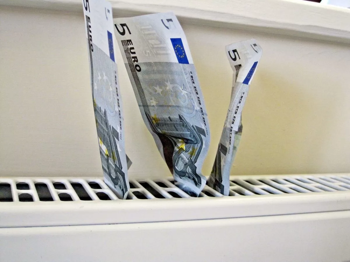 Vyriausybė pritarė įstatymų pakeitimams, sušvelninsiantiems energijos kainų kilimą gyventojams