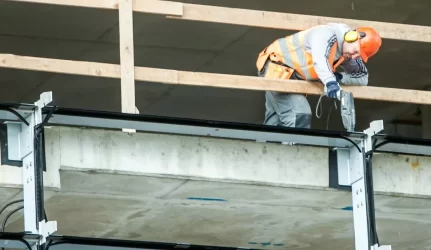 Skaidriai dirbančio asmens identifikavimas statybvietėse įsigalios nuo kitų metų balandžio 1 dienos