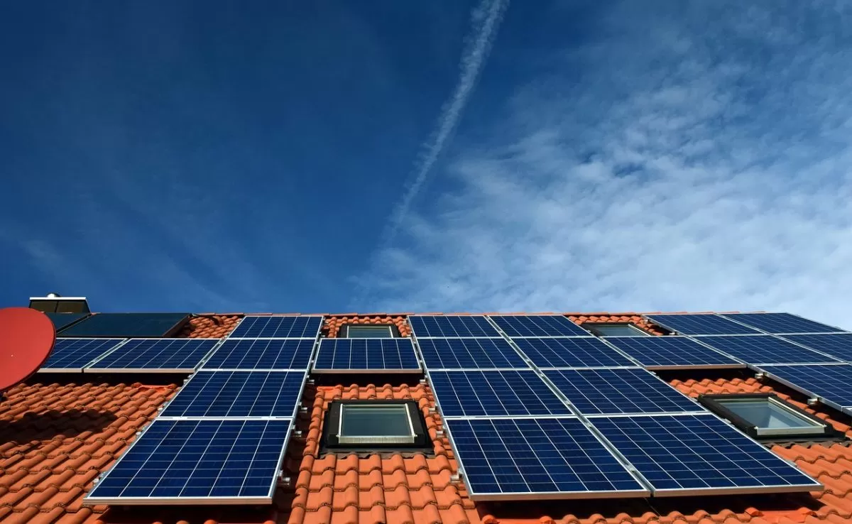 Papildomos priemonės energijos kainoms mažinti – 40 mln. nuosavoms saulės elektrinėms ir nulinis PVM šildymui