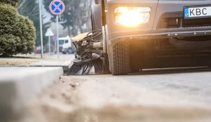 Tinkamai kiemų ir šaligatvių neprižiūrintiems rangovams sostinė skyrė ketvirtį milijono eurų baudų