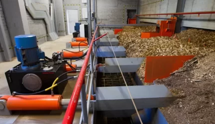 Naujam šildymo sezonui: vietinis biokuras vietoje sankcionuoto iš Baltarusijos