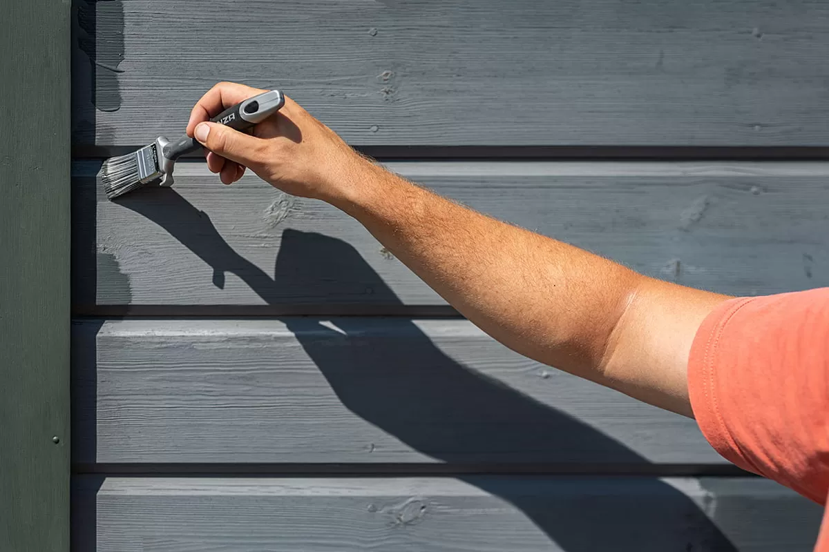 Kaip išvengti dažniausiai daromų klaidų, dažant fasadą ar tvorą