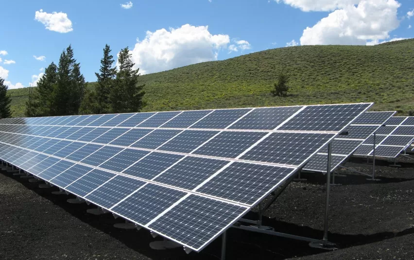 Norintiems nuotolinės elektrinės vystytojai iki metų pabaigos pasiūlys 38 MW galios saulės parkuose