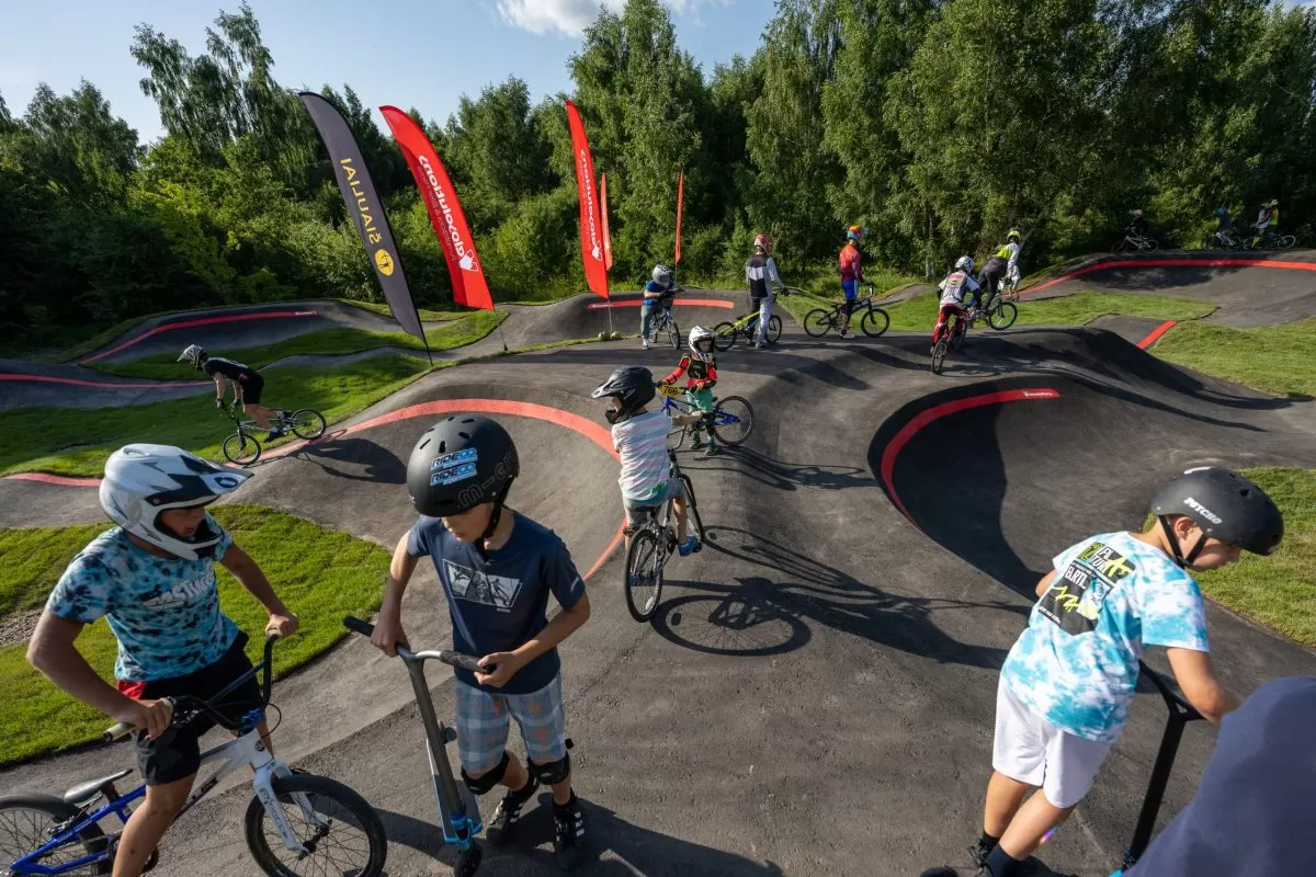 Šiauliai nuo šiol galės organizuoti tarptautinius „ pump track” čempionatus - čia atidaryta nauja velotrasa, atitinkanti pasaulinius standartus