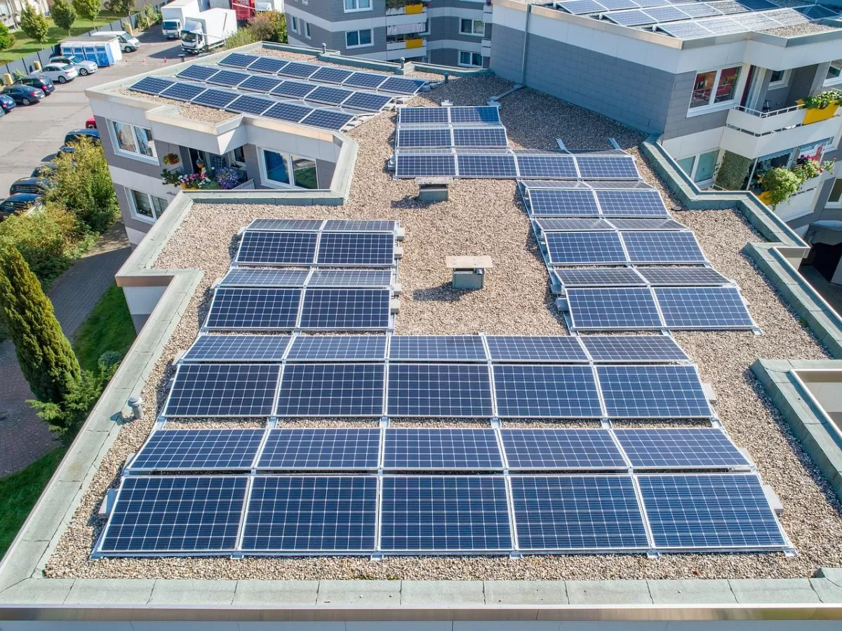 Jau šią savaitę – dar viena beveik 30 mln. eurų injekcija gyventojų saulės elektrinių įrengimui