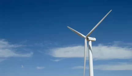 vėjo jėgainės pasienyje