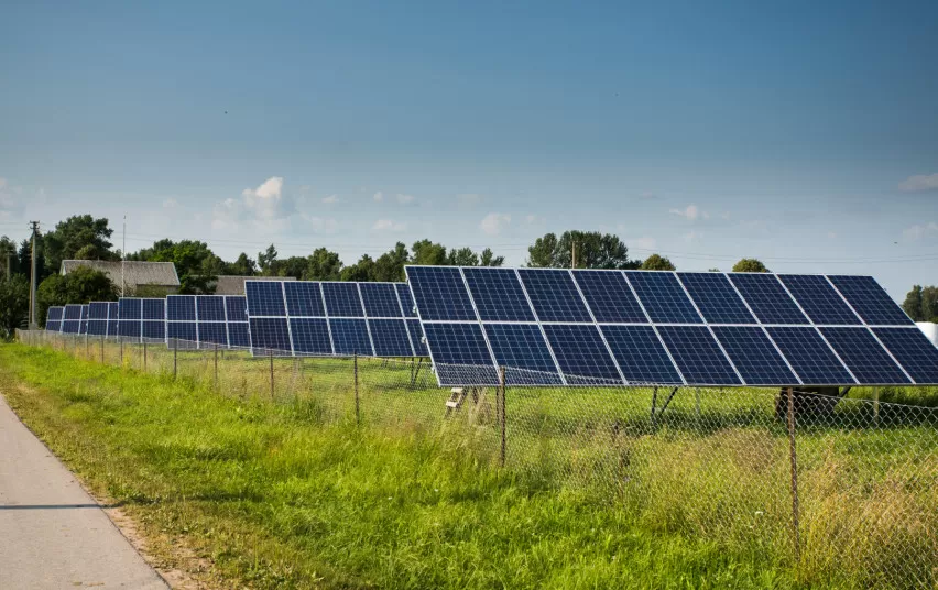 Parengti aplinkosauginiai reikalavimai saulės elektrinėms paspartins jų įrengimą nedarant žalos aplinkai