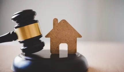 Ginčai dėl neteisėtai įstiklinto pastato Gedimino pr. 27, Vilniuje, baigti – valstybės saugomas statinys turės būti atkurtas