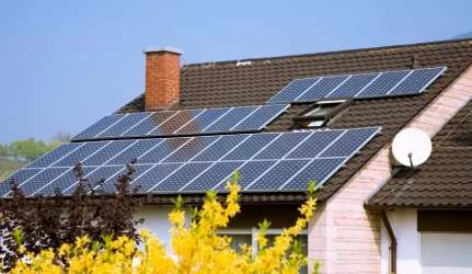 Saulės elektrinių savininkams galimybė įsigyti elektros energijos kaupiklius