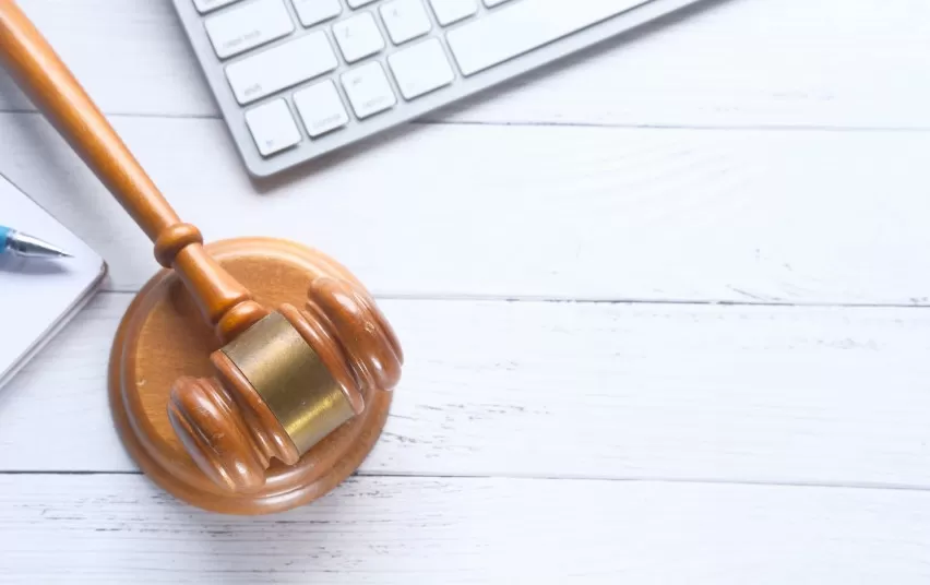 Teismo sprendimas: statytojas turės demontuoti priešgaisrinių reikalavimų neatitinkančias fasado apdailos plokštes