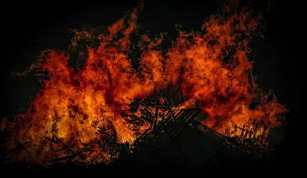 Gaisro imitavimas nauose