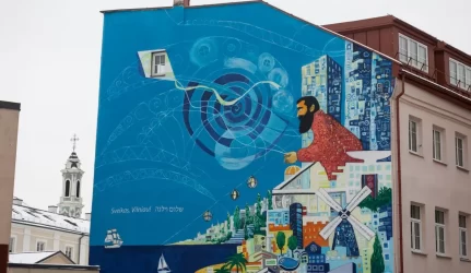 Piešinys ant daugiabučio sienos