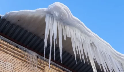 Sniego valymas nuo stogo