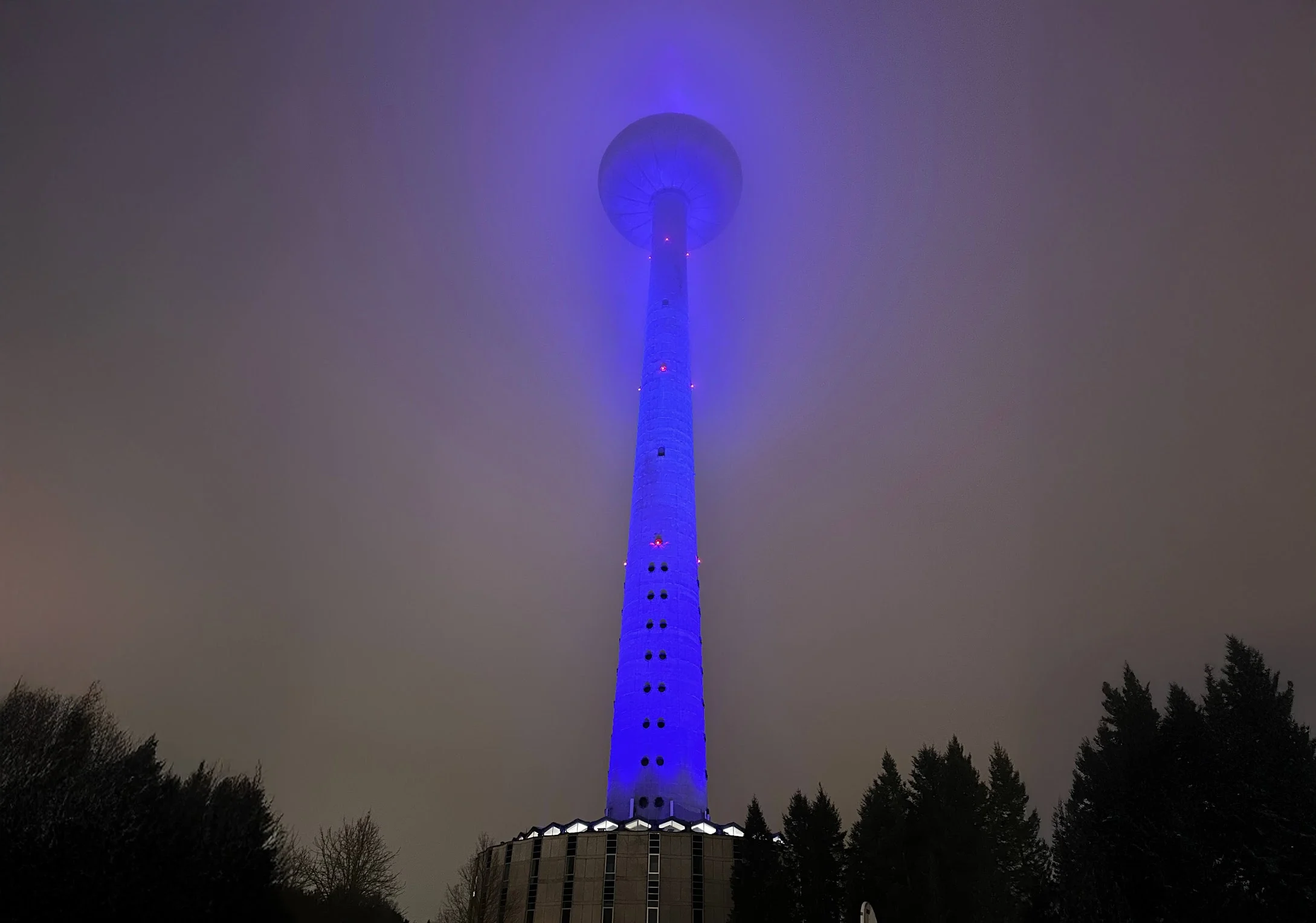 Televizijos bokštas 2025 metų spalva Nocturne