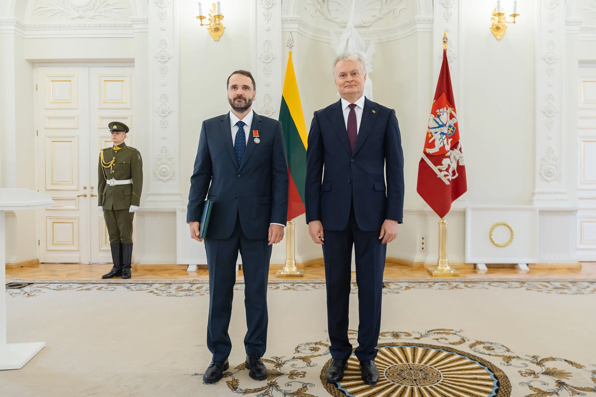 Valstybės apdovanojimų įteikimo ceremonija (Lietuvos Respublikos Prezidento kanceliarijos nuotraukos/ Eitvydas Kinaitis)