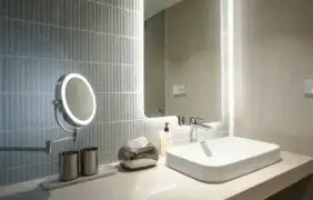 mažos vonios apšvietimas