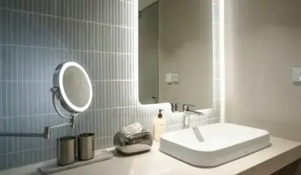 mažos vonios apšvietimas