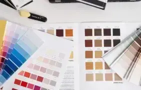 Skirtingai matomos spalvos