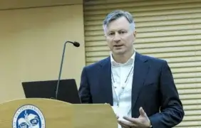 UAB „ERCO TECHNOLOGIES“ direktorius Artūras Stakauskas konferencijoje „Betonas ir gelžbetonis“. Įmonės nuotr.