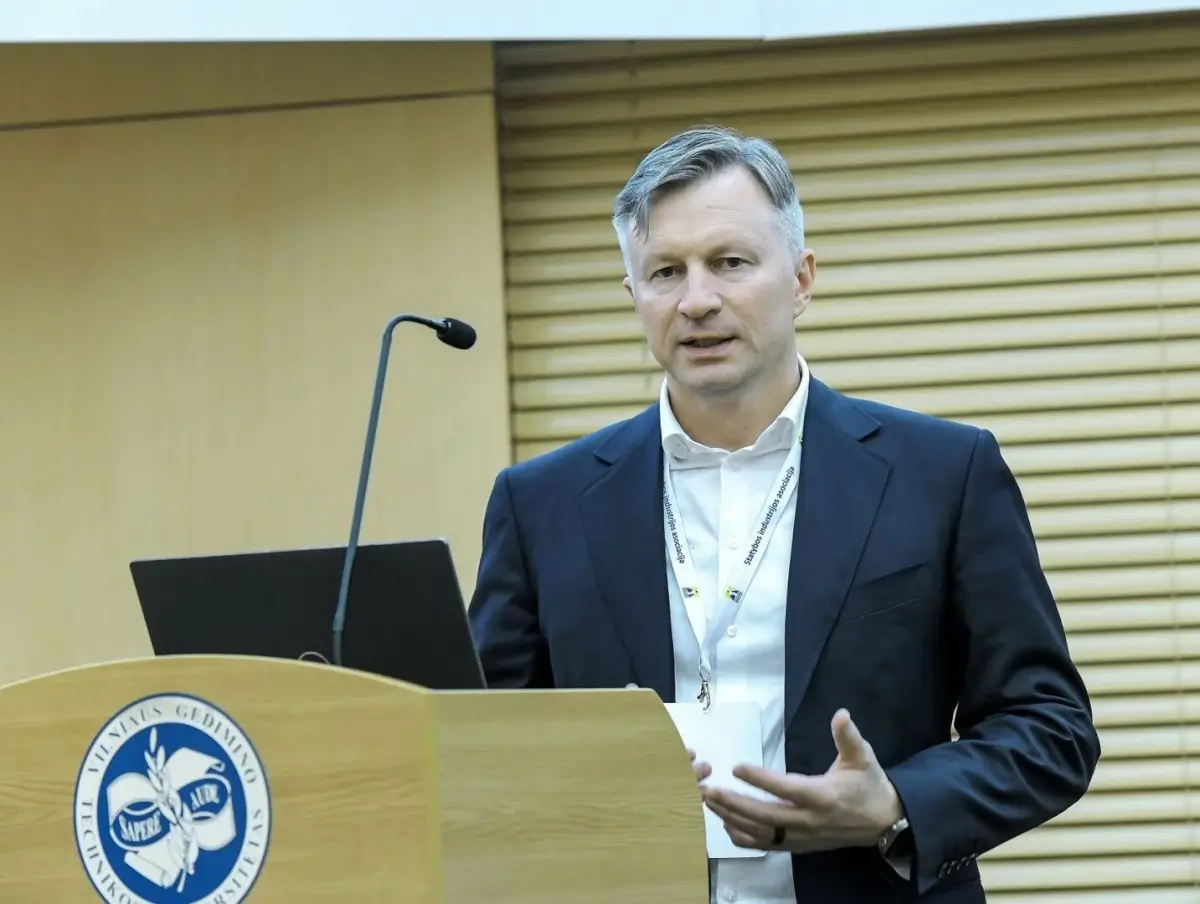 UAB „ERCO TECHNOLOGIES“ direktorius Artūras Stakauskas konferencijoje „Betonas ir gelžbetonis“. Įmonės nuotr.